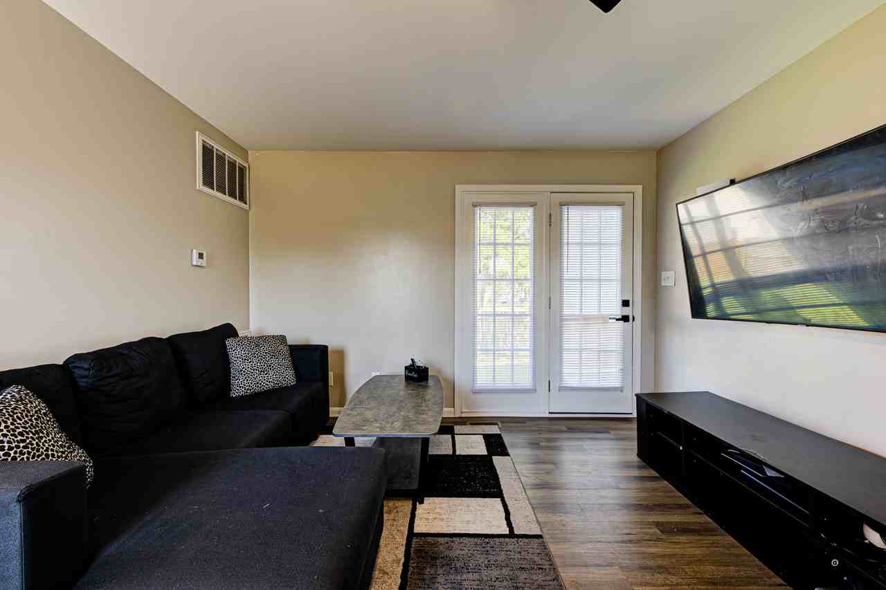 126 Deerfield Ct #1 - Photo 3 of 25