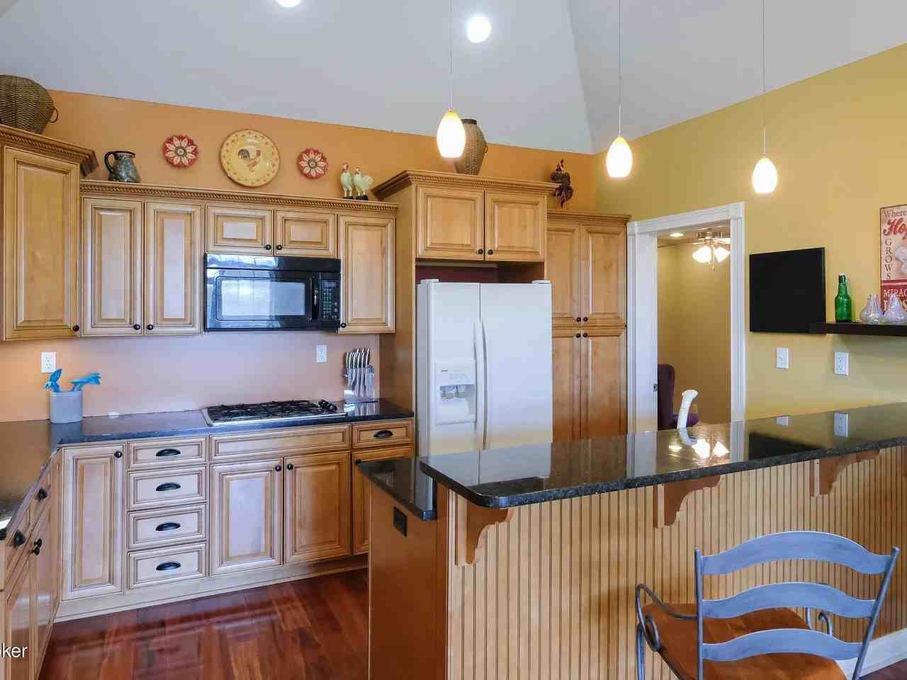 212 Hickory Ln #1 - Photo 4 of 10