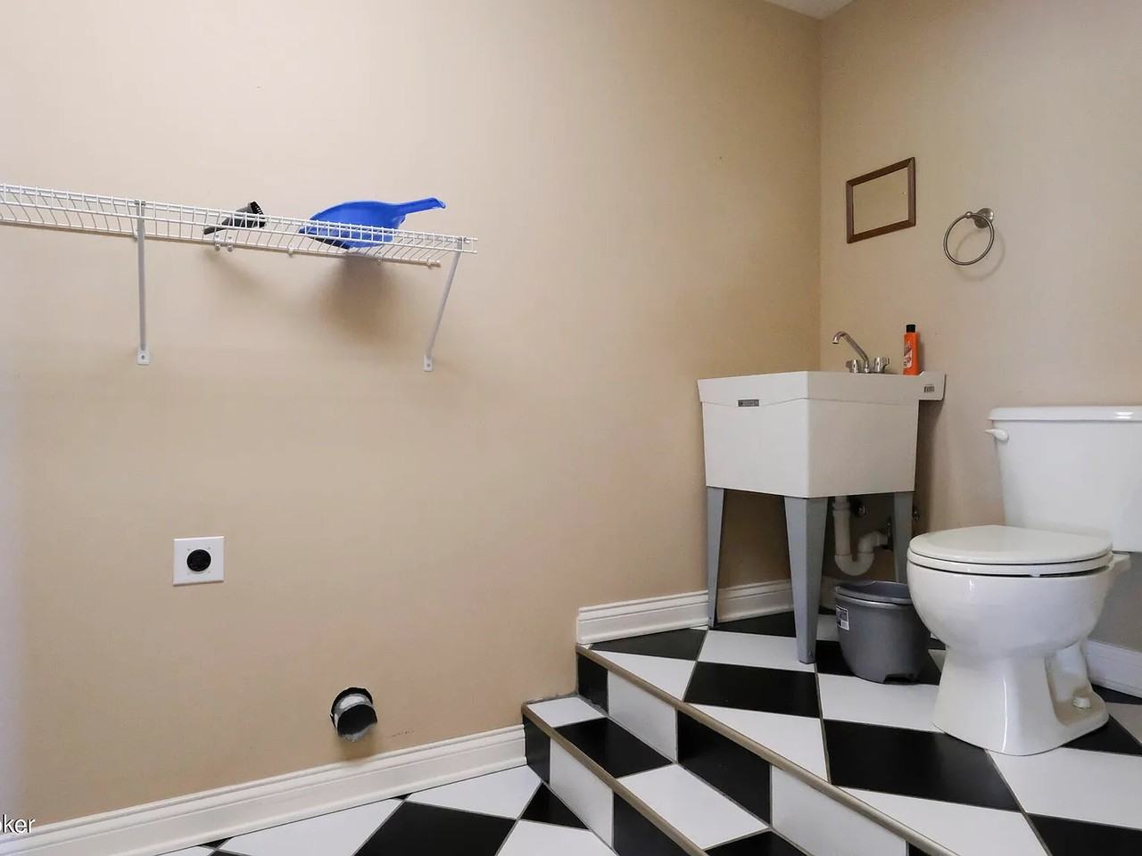 212 Hickory Ln #1 - Photo 6 of 10