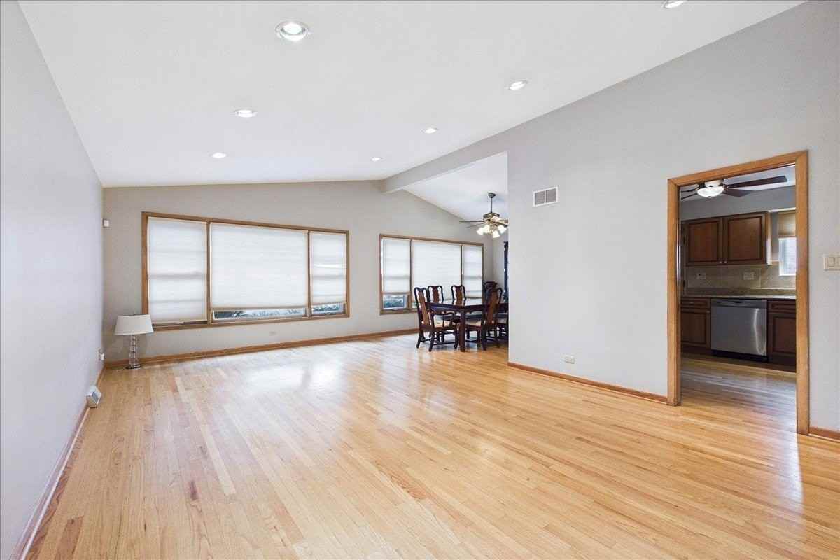 5007 Golf Rd - Photo 2 of 19
