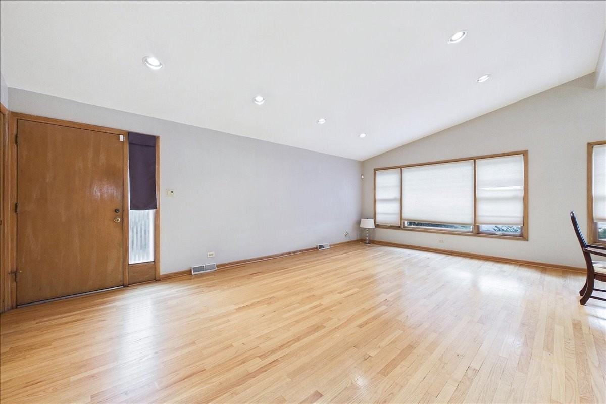 5007 Golf Rd - Photo 4 of 19