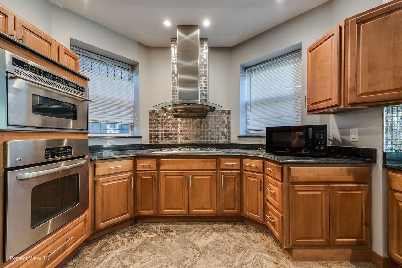 1437 N Washtenaw Ave #1 - Photo 5 of 23