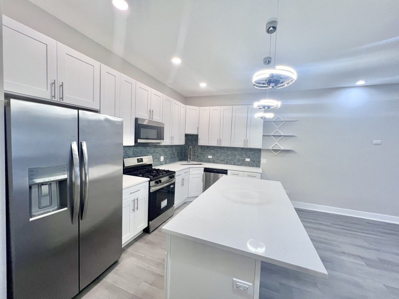5549 N Lincoln Ave #1 - Photo 4 of 14