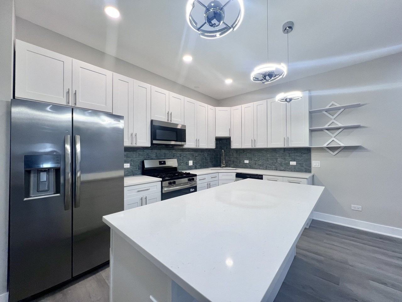 5549 N Lincoln Ave #1 - Photo 5 of 14