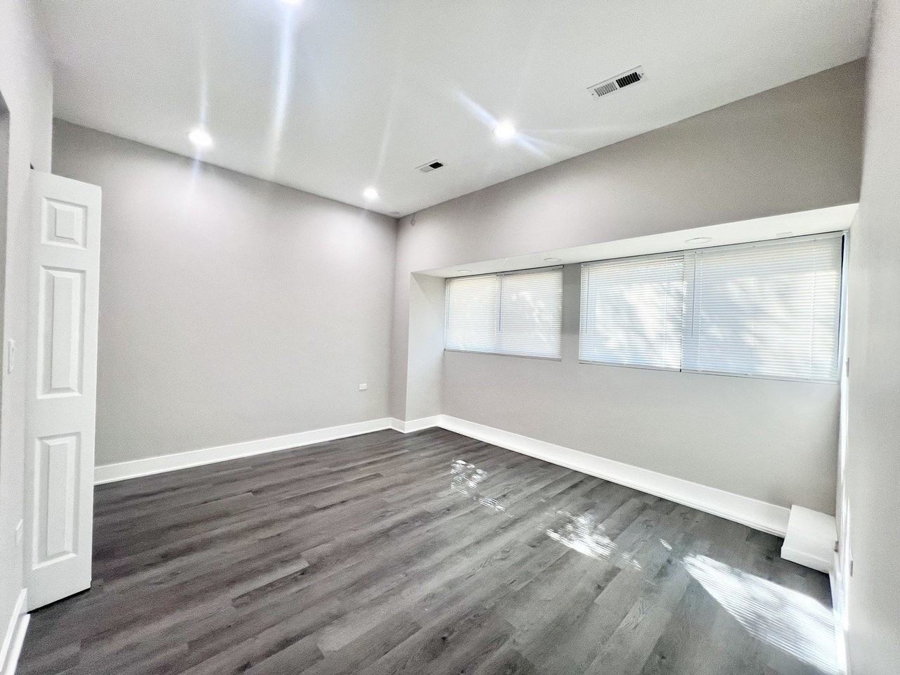 5549 N Lincoln Ave #1 - Photo 7 of 14