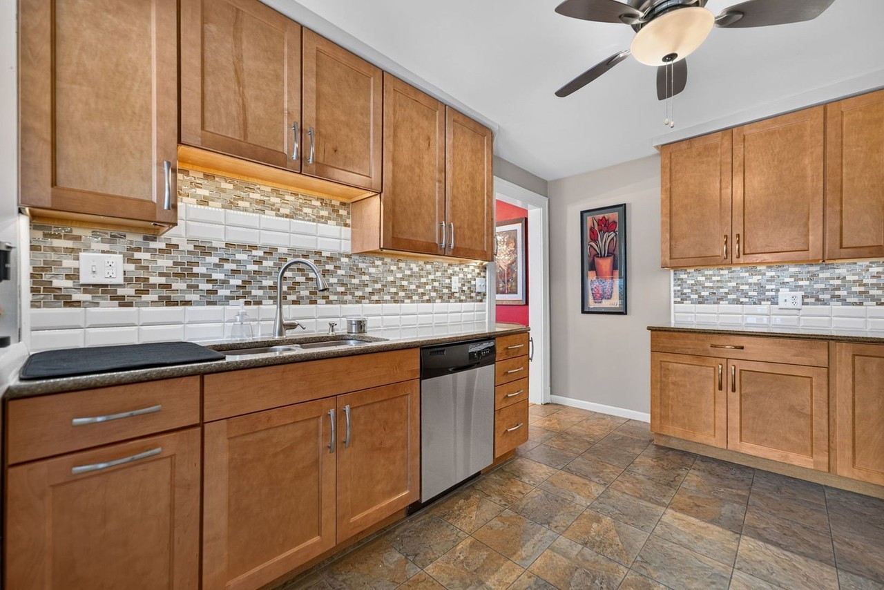 51 N Williams St - Photo 7 of 26