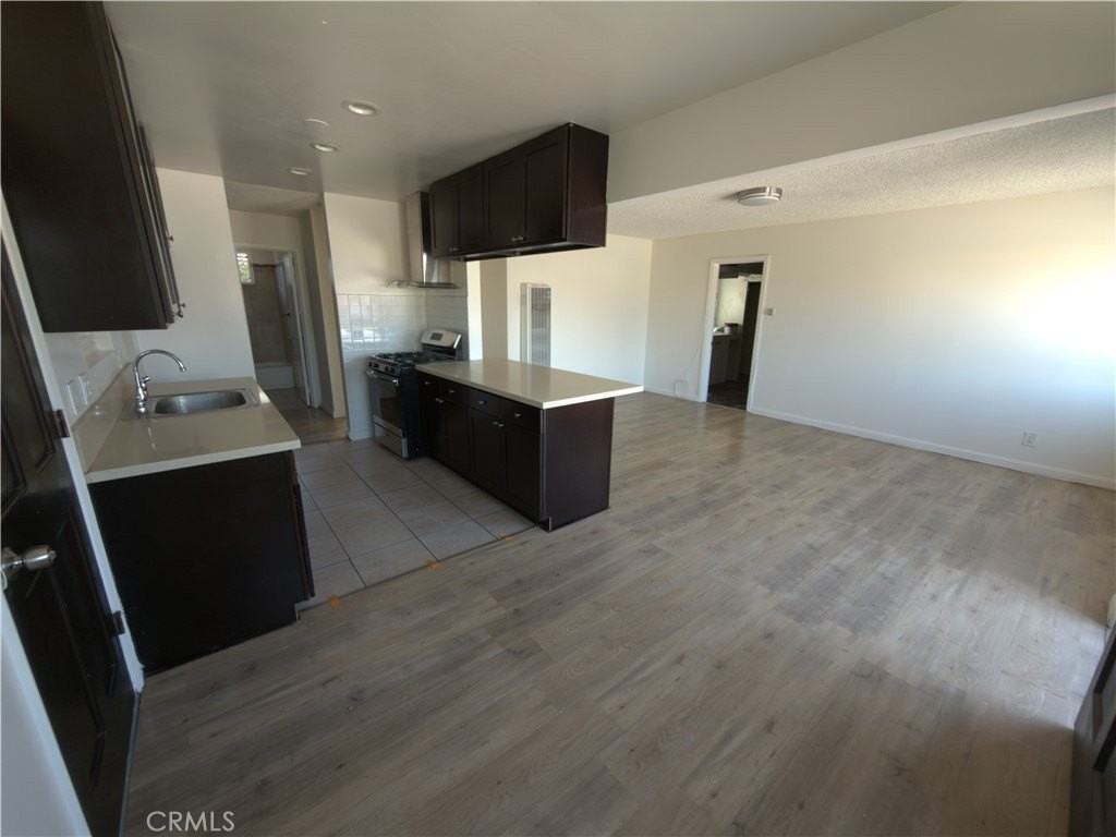 5586 Newman St - Photo 2 of 7