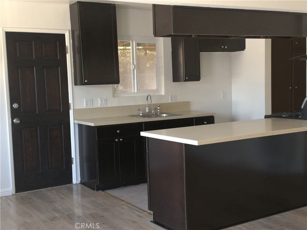 5586 Newman St - Photo 3 of 7