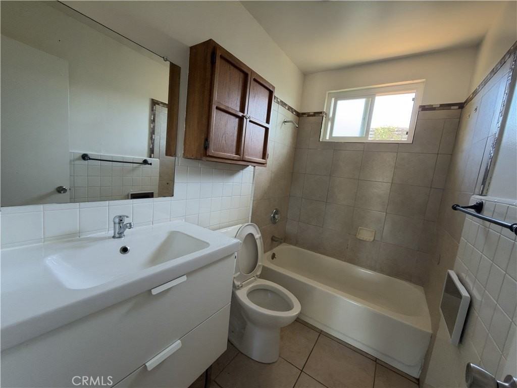 5586 Newman St - Photo 5 of 7