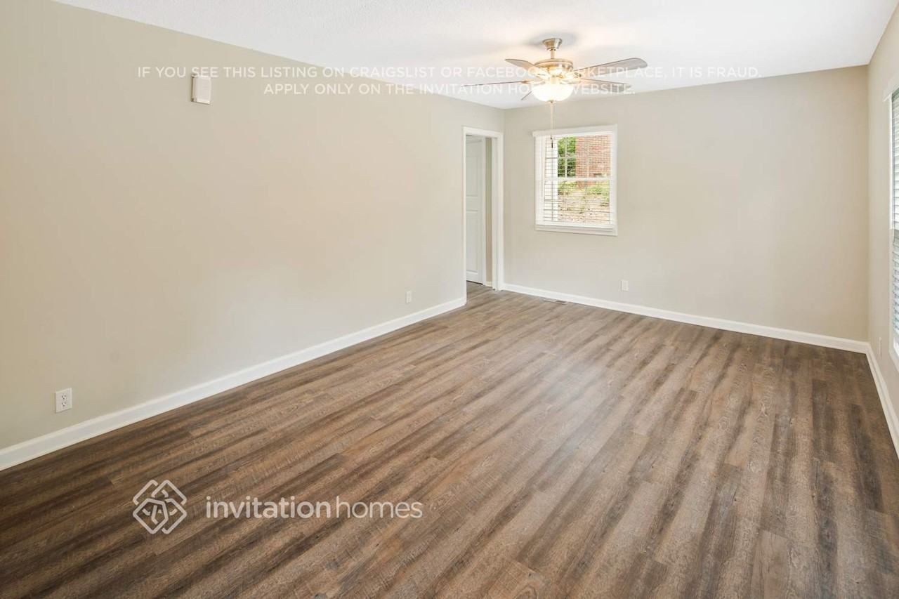 2306 Eastview Cir - Photo 2 of 23