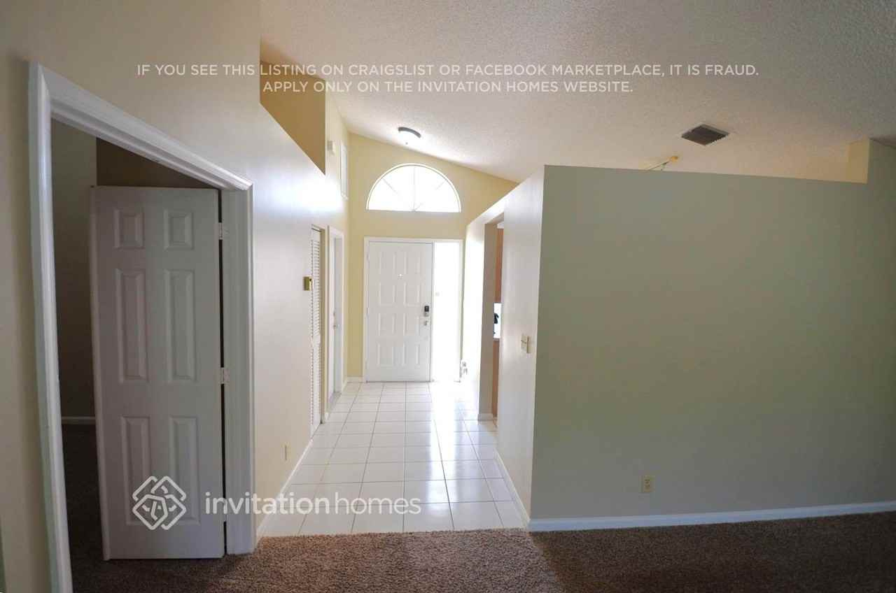 670 W Clearbrook Cir - Photo 2 of 12