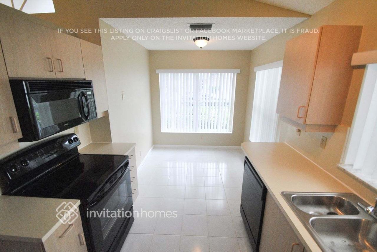 670 W Clearbrook Cir - Photo 4 of 12
