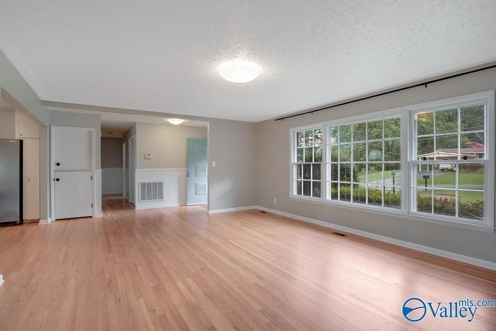 405 Meadow View Dr Se - Photo 3 of 28