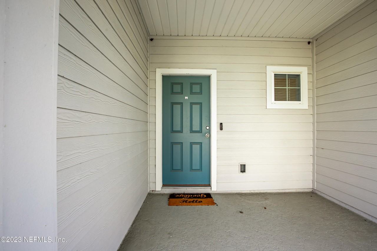 10377 Benson Lake Dr - Photo 3 of 32