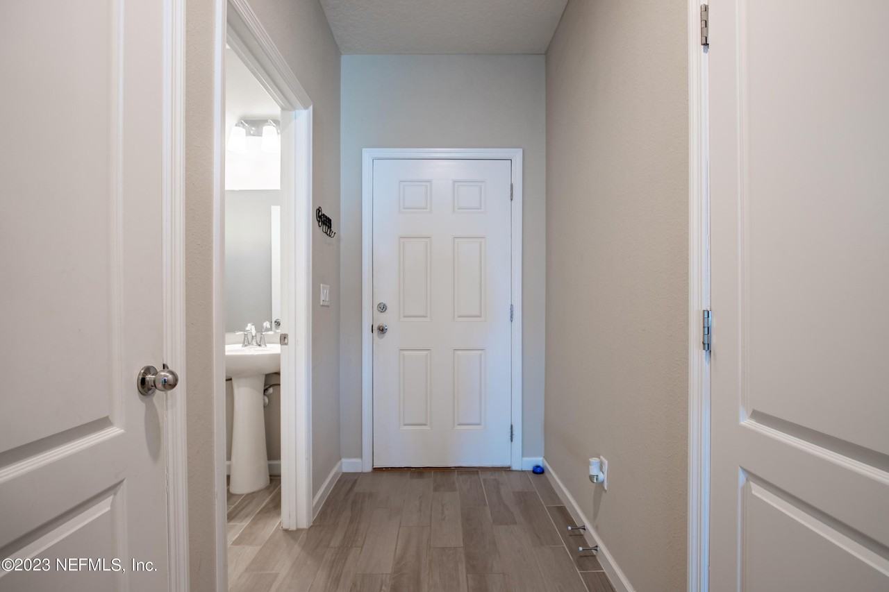 10377 Benson Lake Dr - Photo 4 of 32