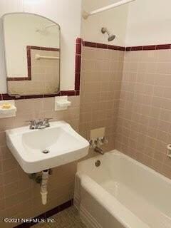 1032 Saint Clair St - Photo 7 of 14