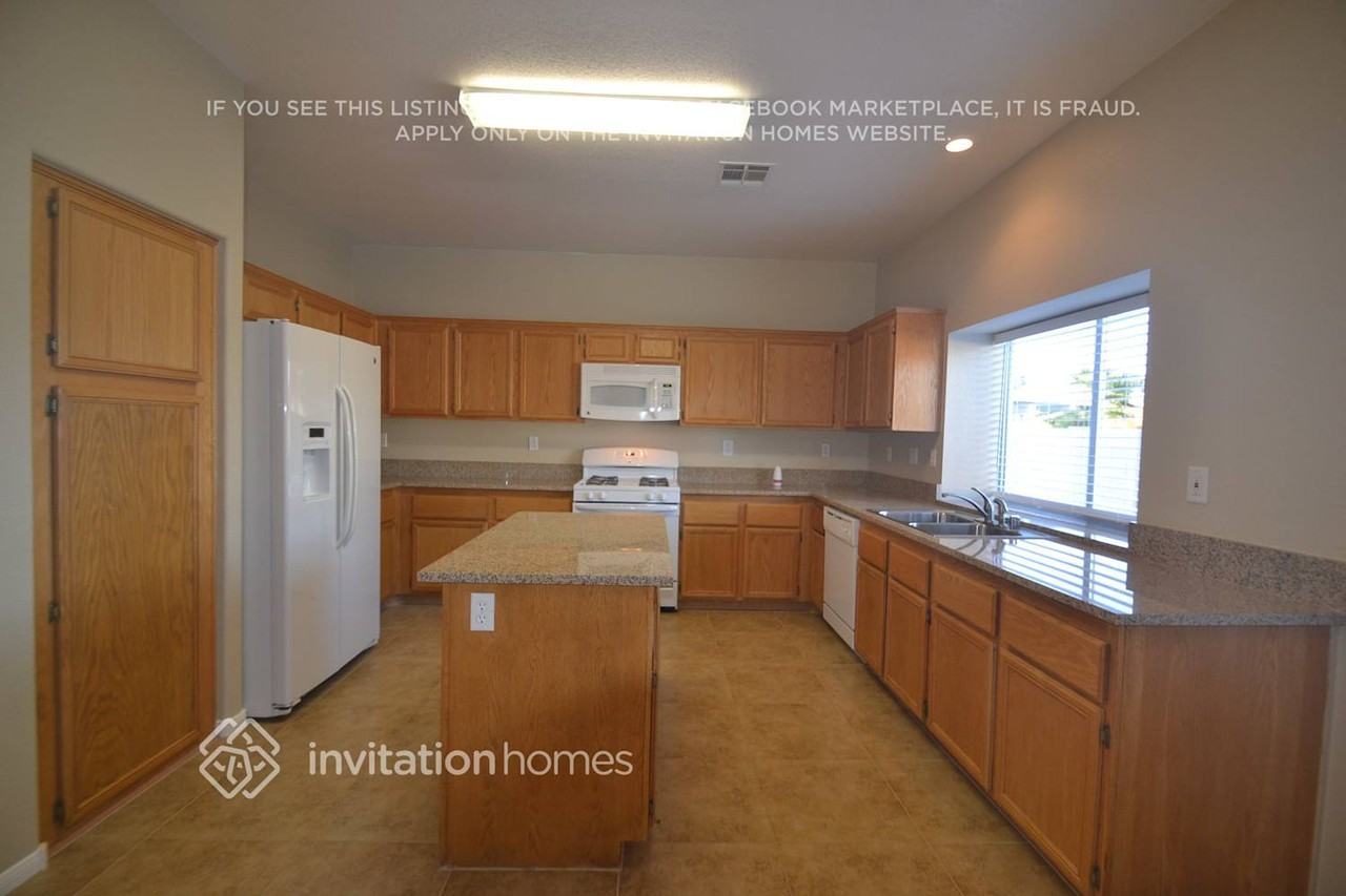 1130 Gainesborough Ct - Photo 4 of 15
