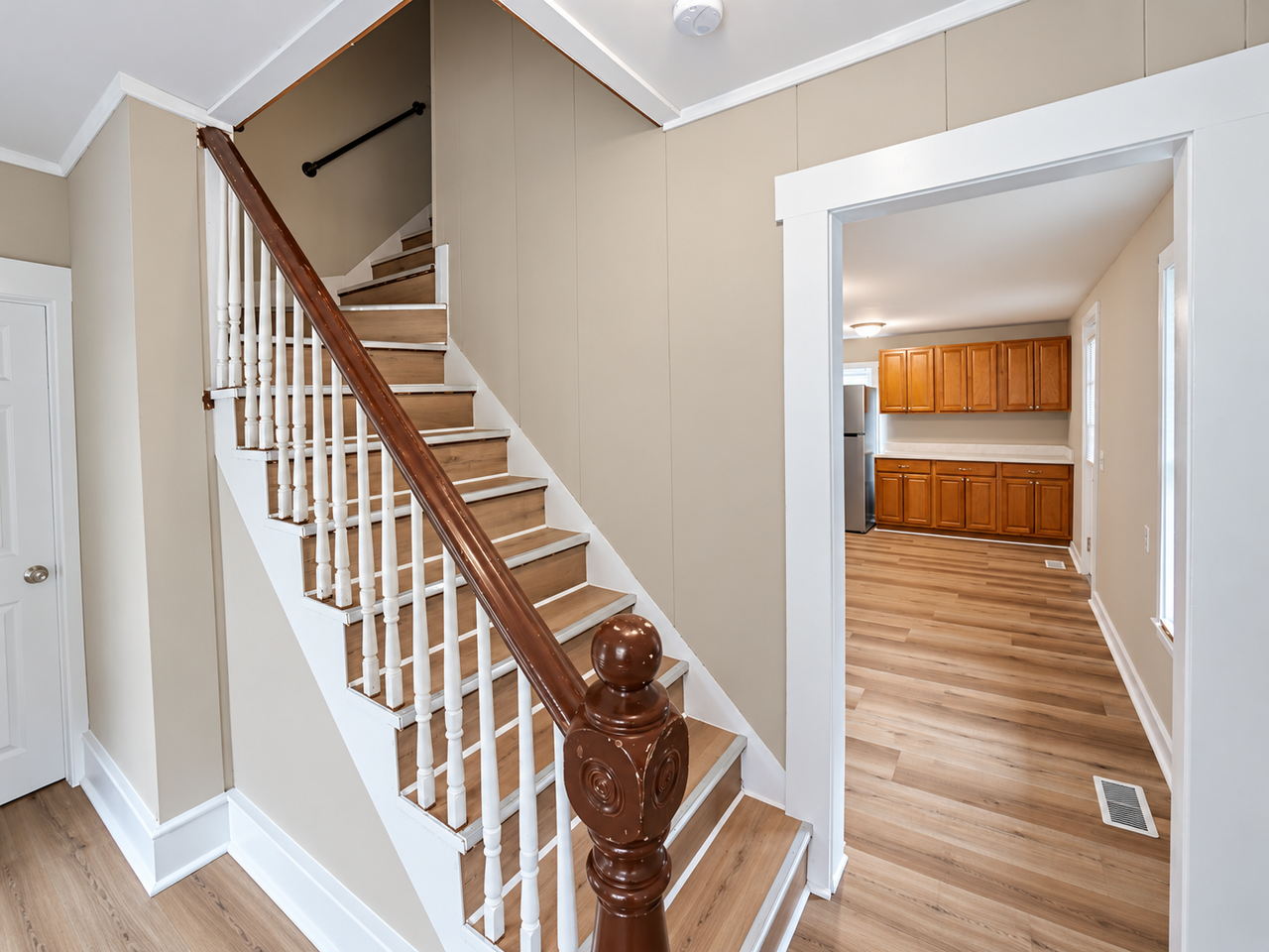 47 Crescent St #B - Photo 5 of 10