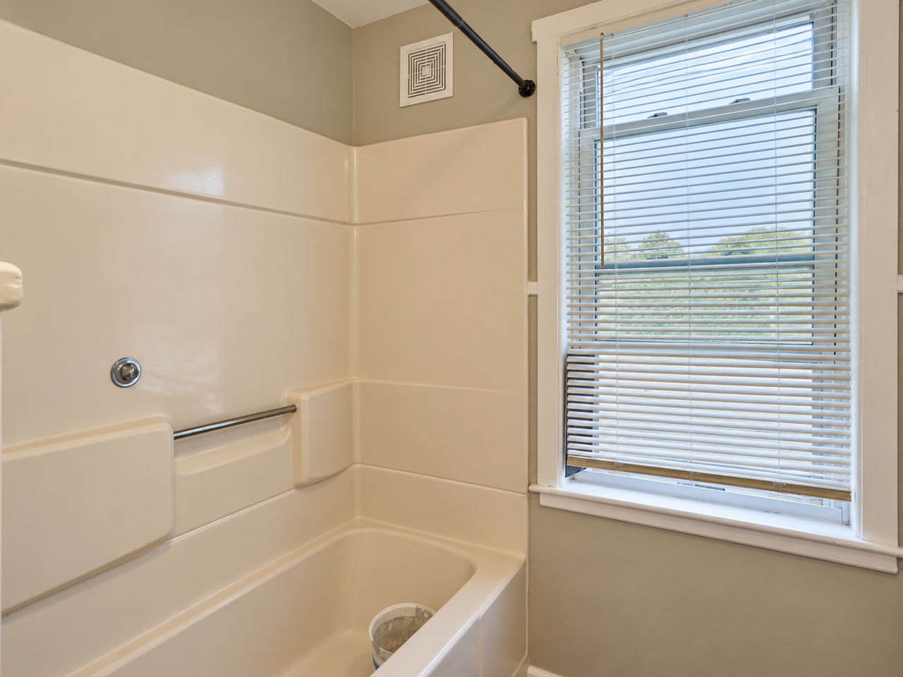 47 Crescent St #B - Photo 7 of 10