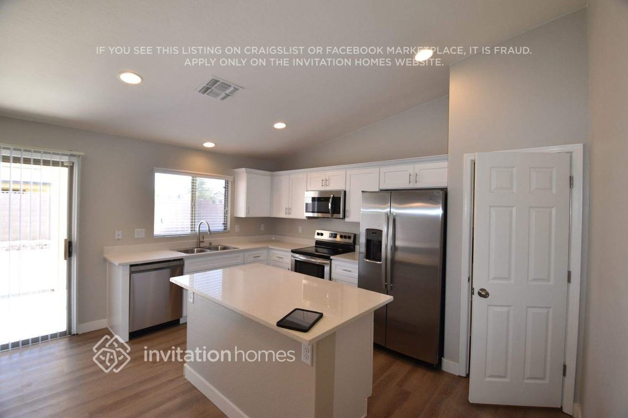 15816 W Apache St - Photo 6 of 19