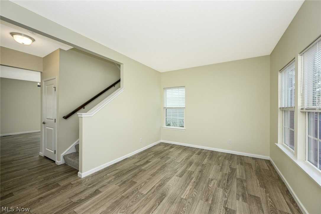 10359 Fox Hollow Cir - Photo 6 of 44