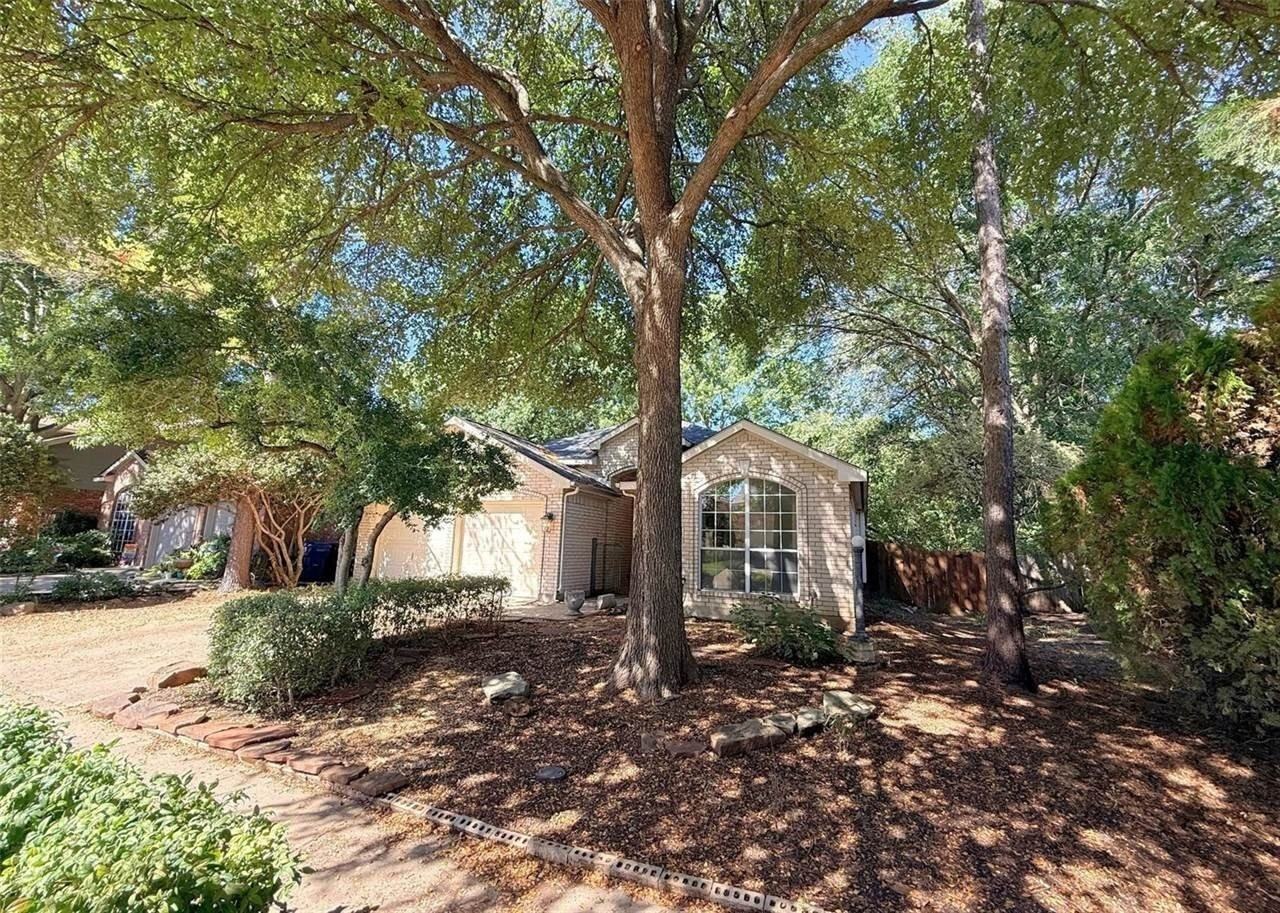 2924 Coventry Ln - Photo 2 of 23