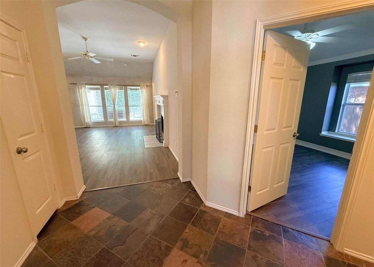 2924 Coventry Ln - Photo 5 of 23