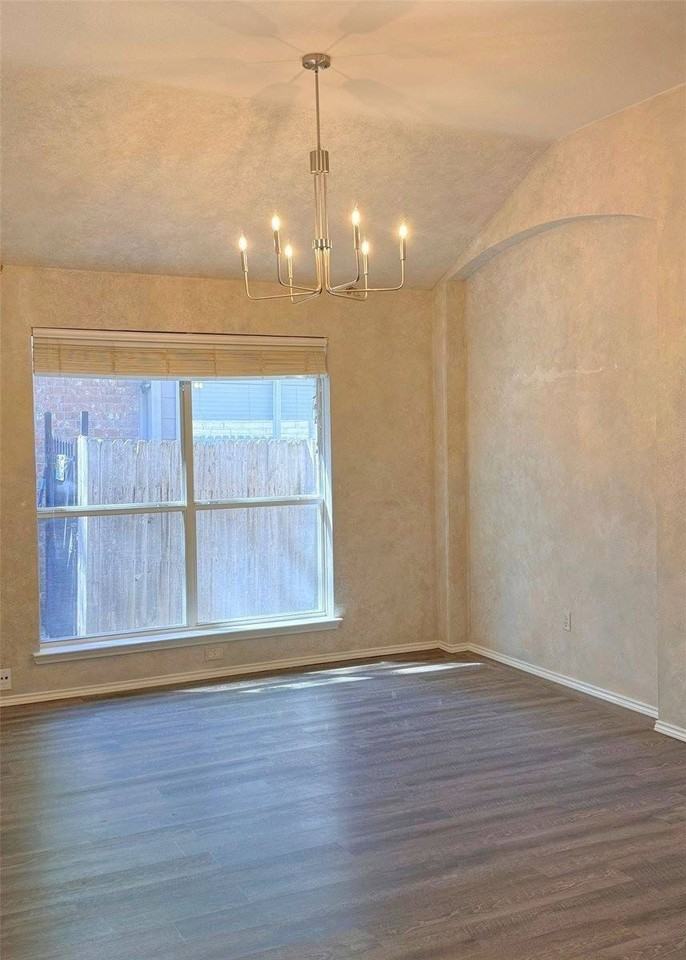 2924 Coventry Ln - Photo 7 of 23