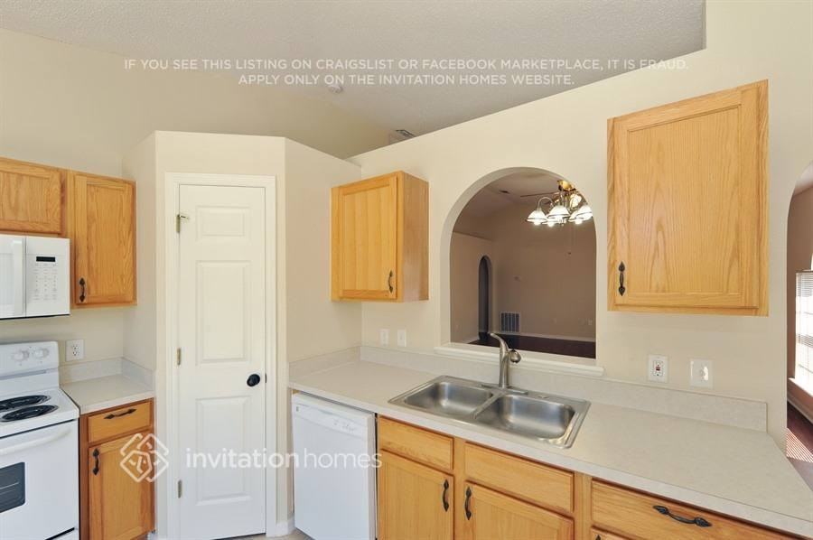 11140 Summer Star Dr - Photo 4 of 14