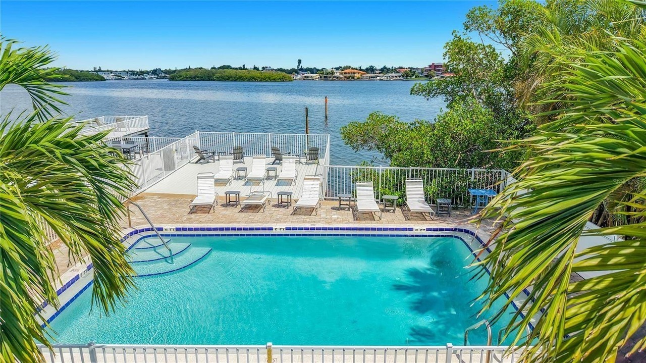 1859 Shore Dr S - Photo 3 of 41