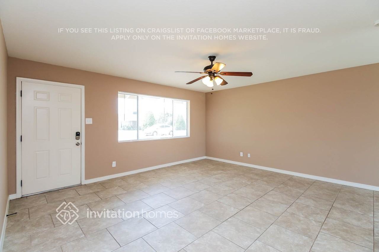 5310 E Cambridge Ave - Photo 2 of 17