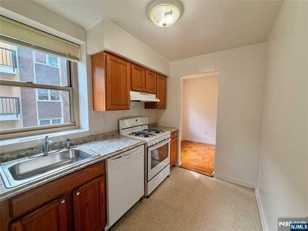 88 Clinton Pl #A10 - Photo 6 of 11