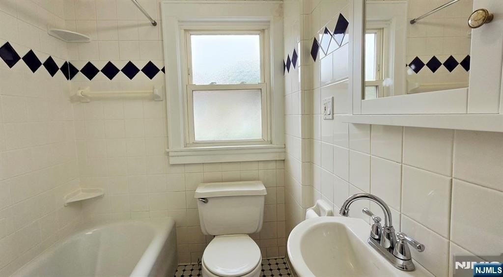 181 Grand Ave #1stFL - Photo 7 of 14