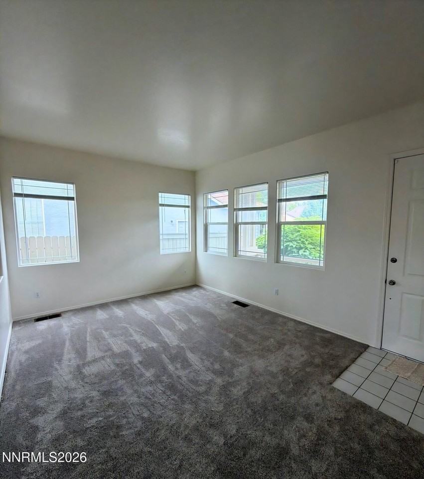 1640 Cattlemen Ct - Photo 2 of 17