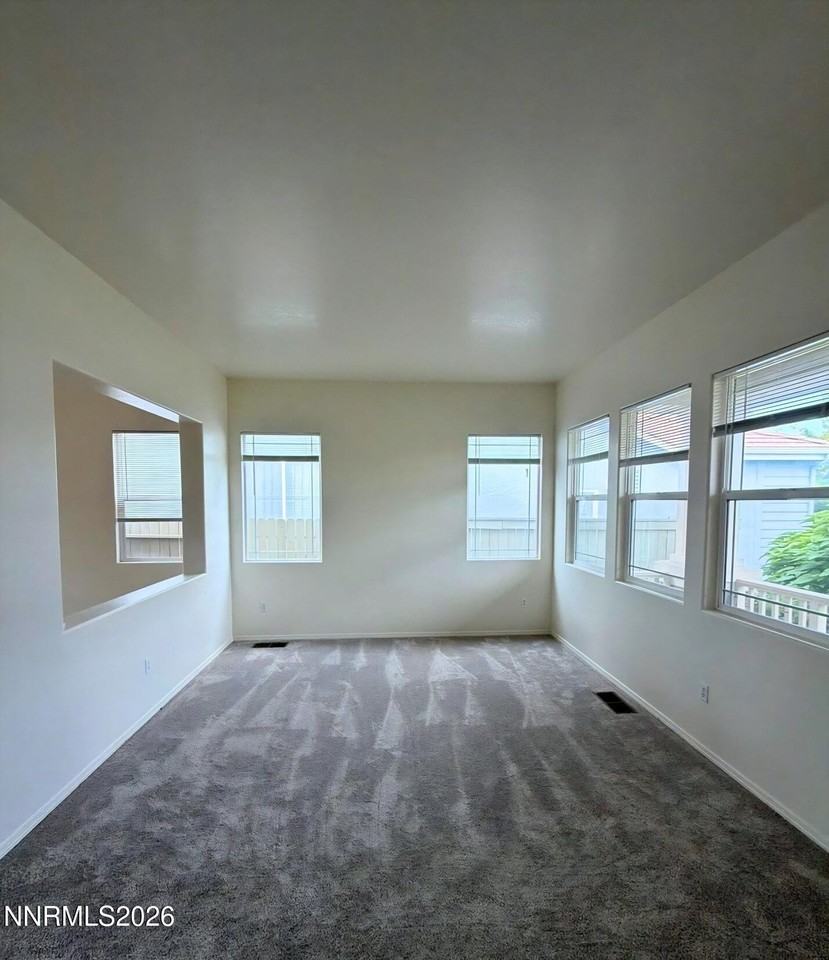 1640 Cattlemen Ct - Photo 3 of 17