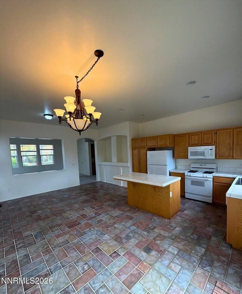1640 Cattlemen Ct - Photo 5 of 17