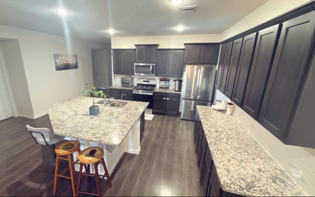 836 Hancock Ct - Photo 3 of 8