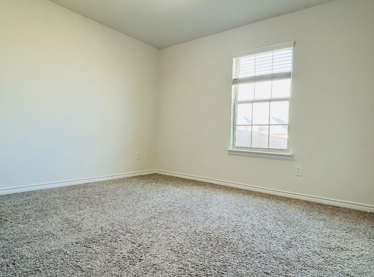 836 Hancock Ct - Photo 5 of 8