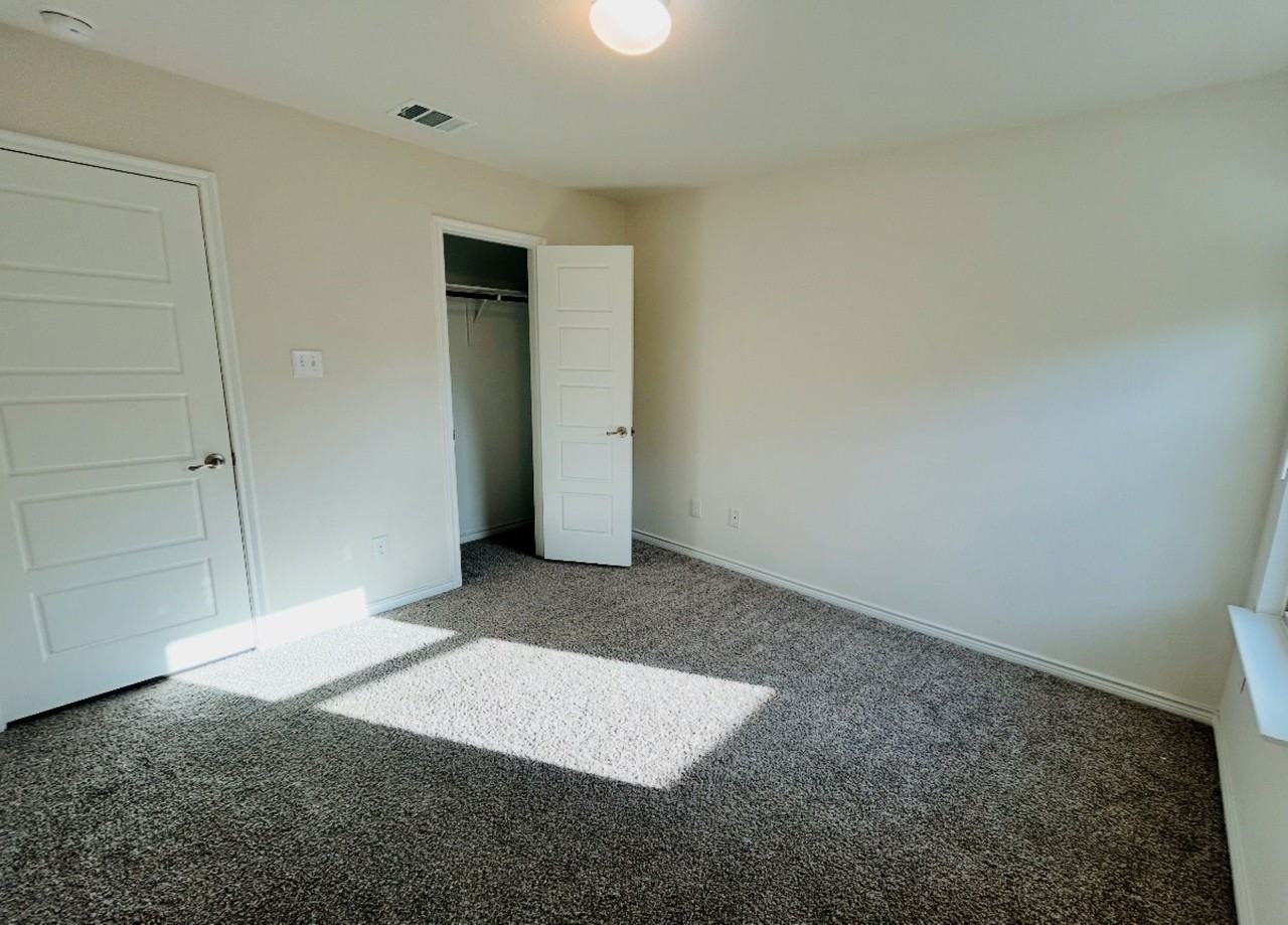 836 Hancock Ct - Photo 6 of 8
