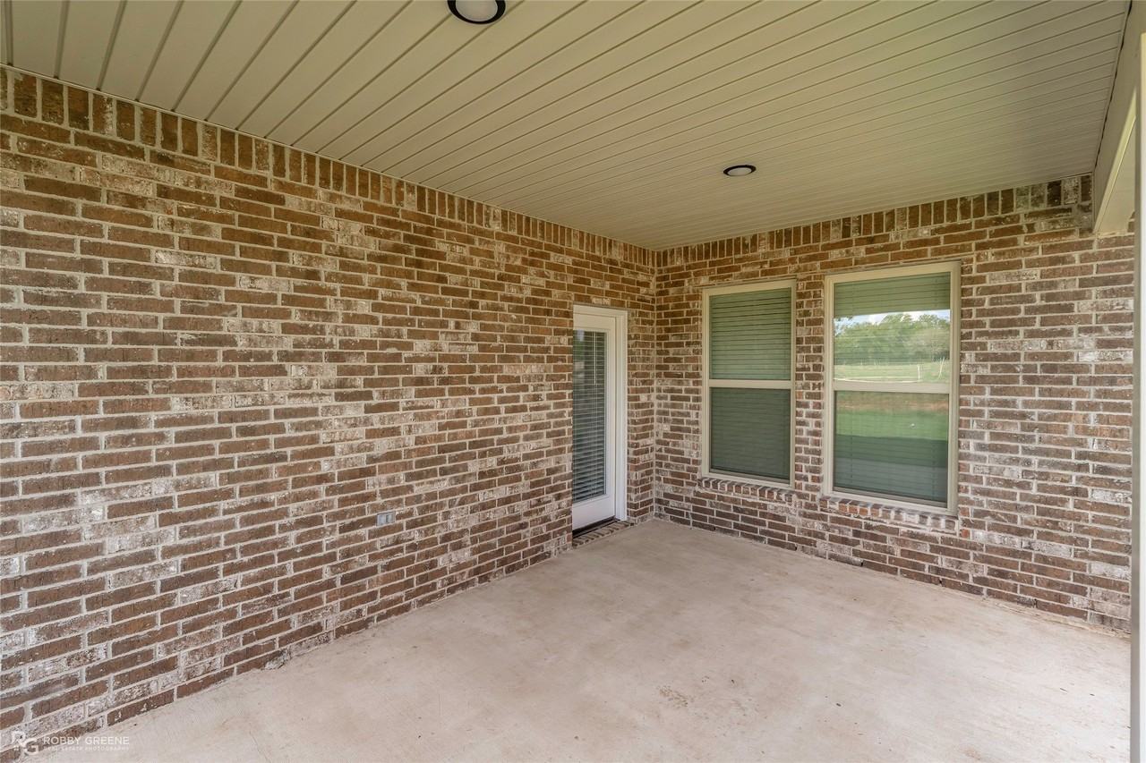 212 Paisley Ln - Photo 3 of 40