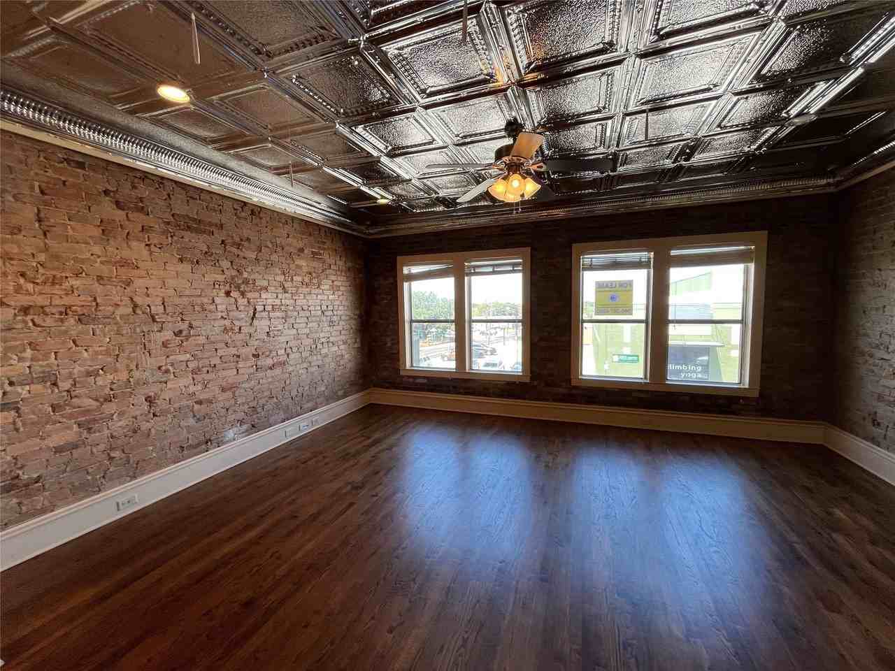 227 W Oak St #B - Photo 2 of 18