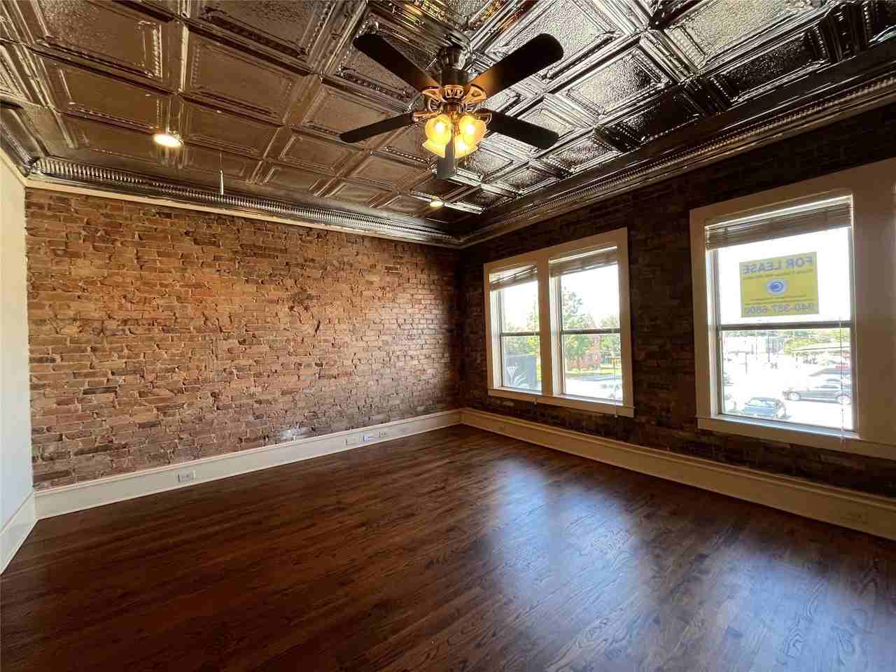 227 W Oak St #B - Photo 3 of 18