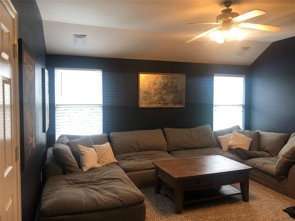 1563 Buckthorne Dr - Photo 3 of 10
