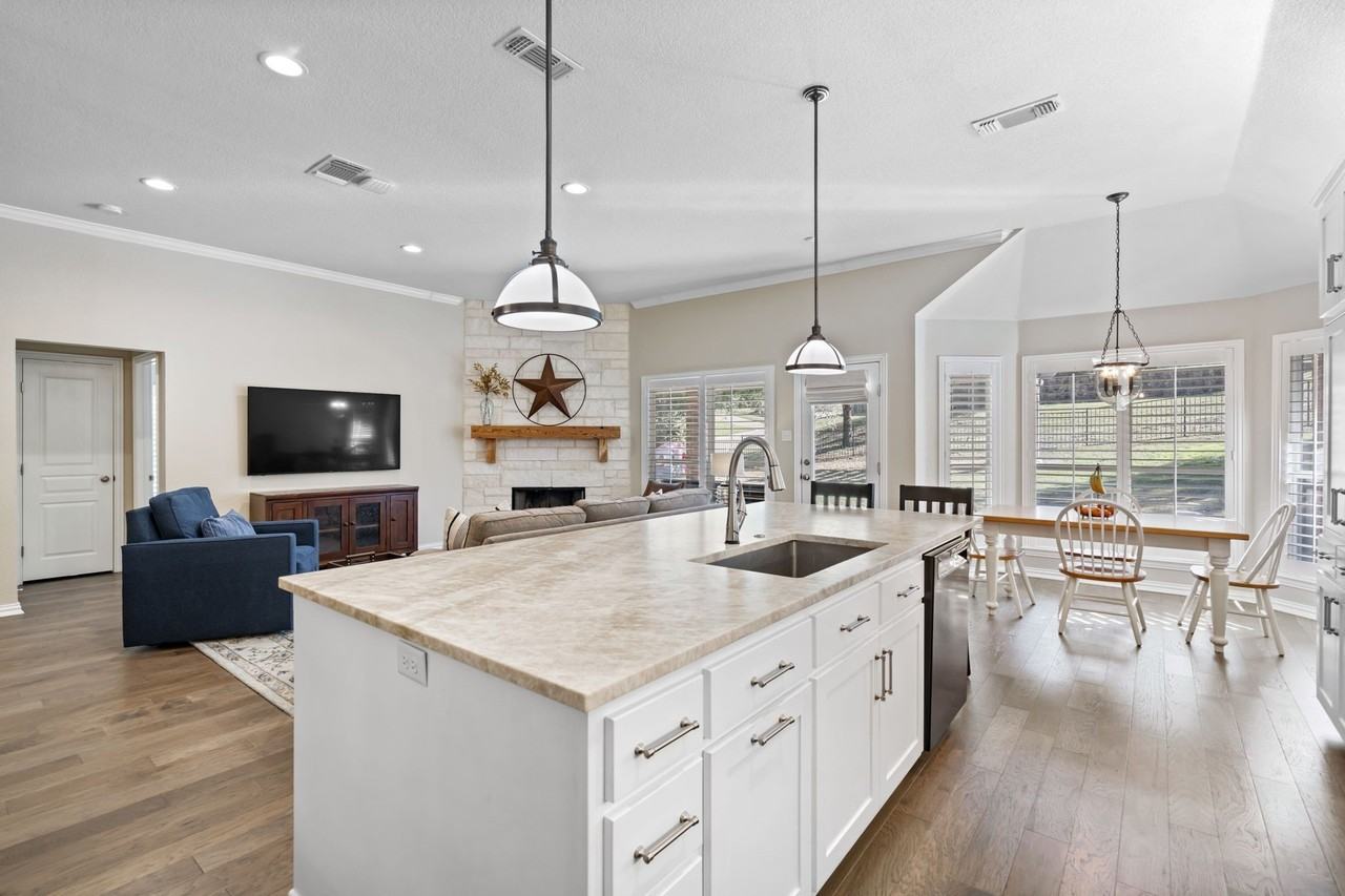 11701 Cambria Ct - Photo 4 of 35