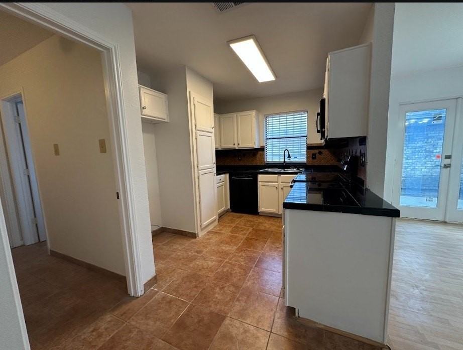 1123 Hemlock Dr - Photo 4 of 19