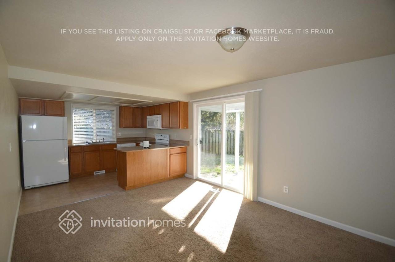 518 190th Street Ct E - Photo 2 of 10