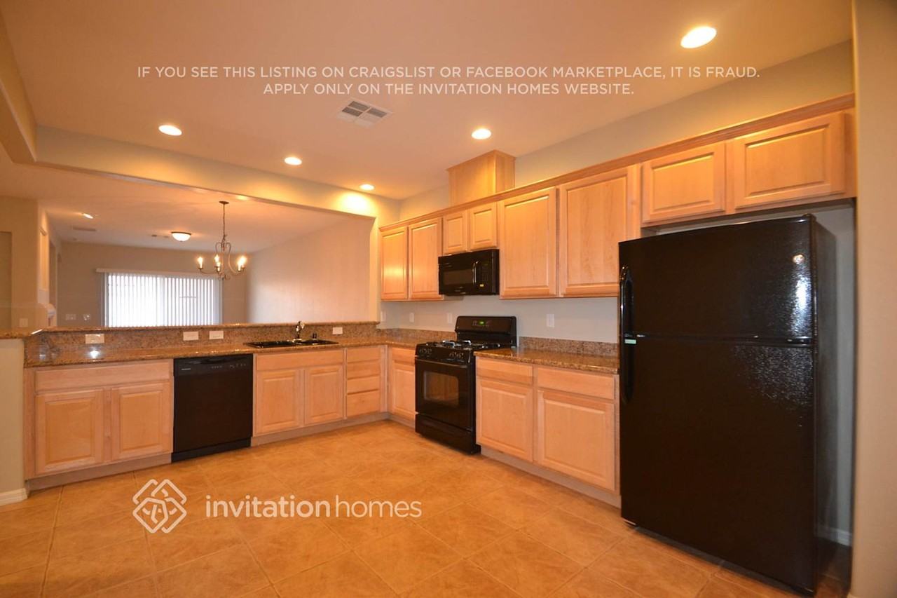 7541 Key Royale Ct - Photo 3 of 10