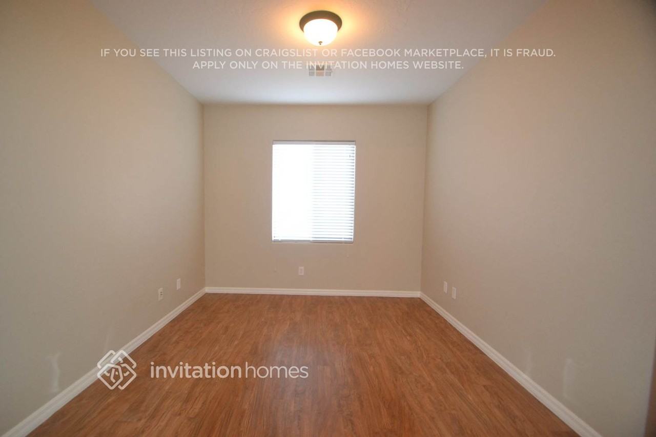 7541 Key Royale Ct - Photo 6 of 10