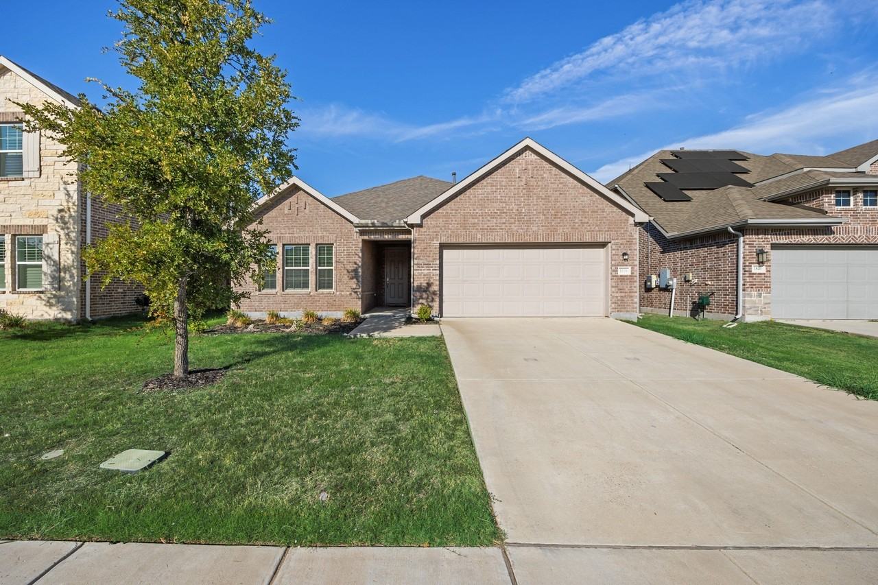 1836 Lockhart Dr - Photo 3 of 25