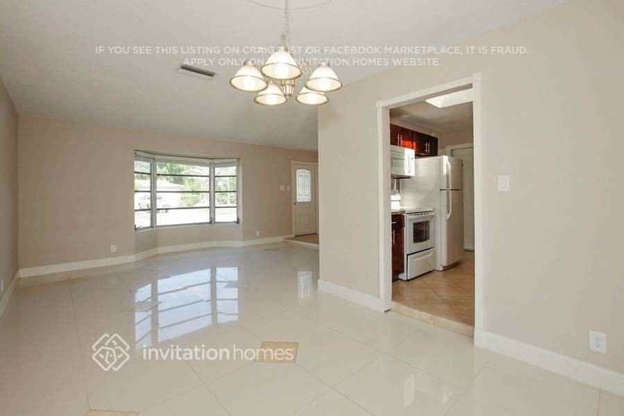 272 Nw 79th Ter - Photo 4 of 26